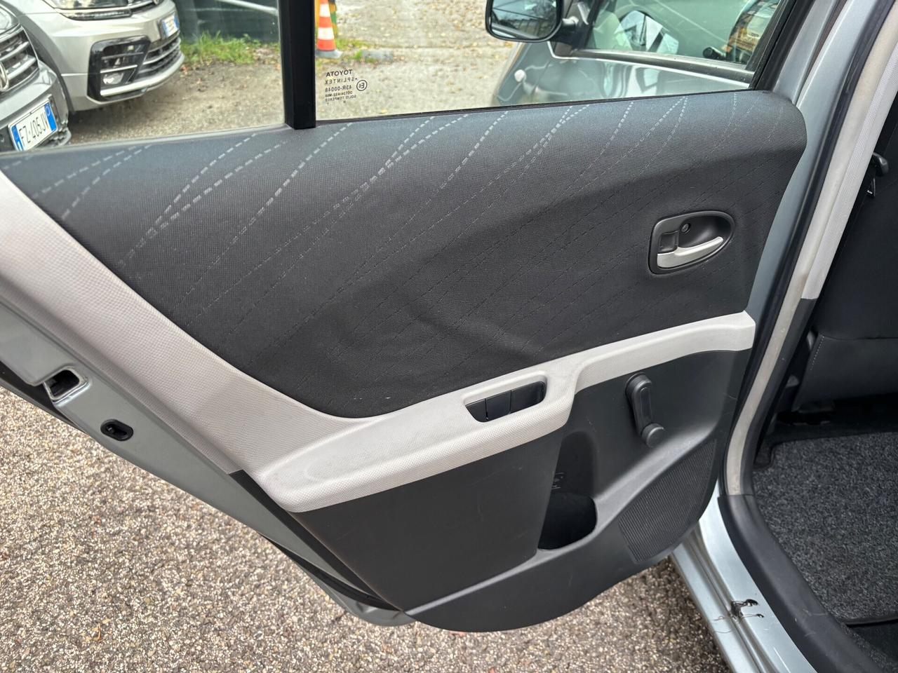 Toyota Yaris 1.3 5 porte sol OK NEOPATENTATI