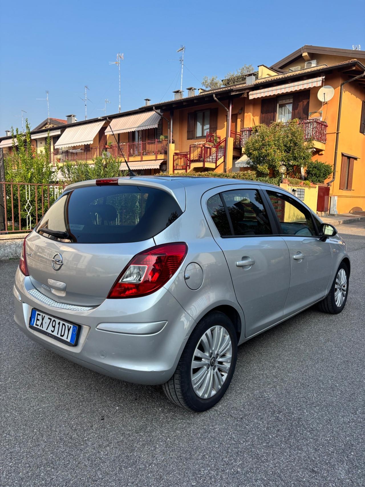 Opel Corsa 1.2 5 porte Sport