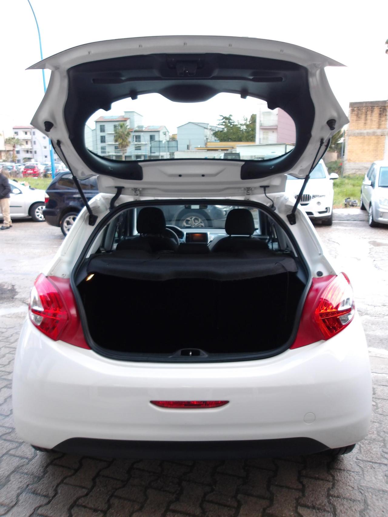 Peugeot 208 5 Porte 208 5p 1.4 hdi 8v Active