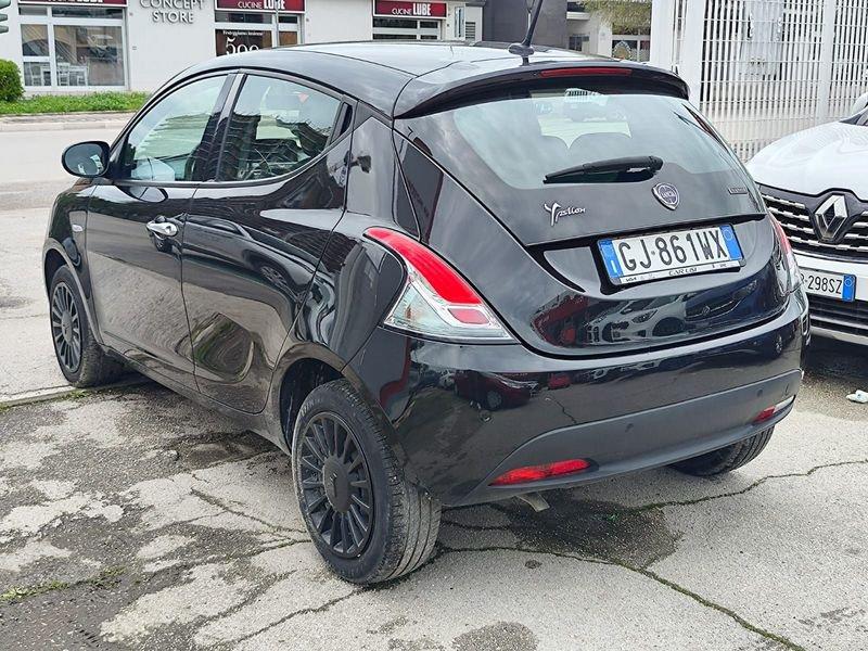 Lancia Ypsilon 1.0 FireFly 5 porte S&S Hybrid Silver