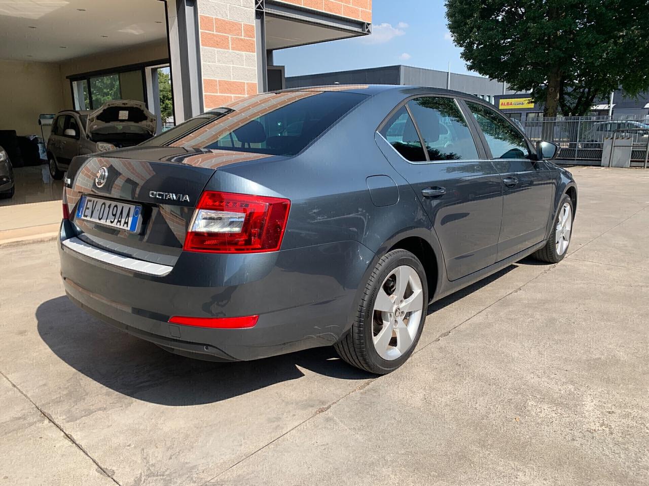 Skoda Octavia 1.6 TDI 105 CV DSG