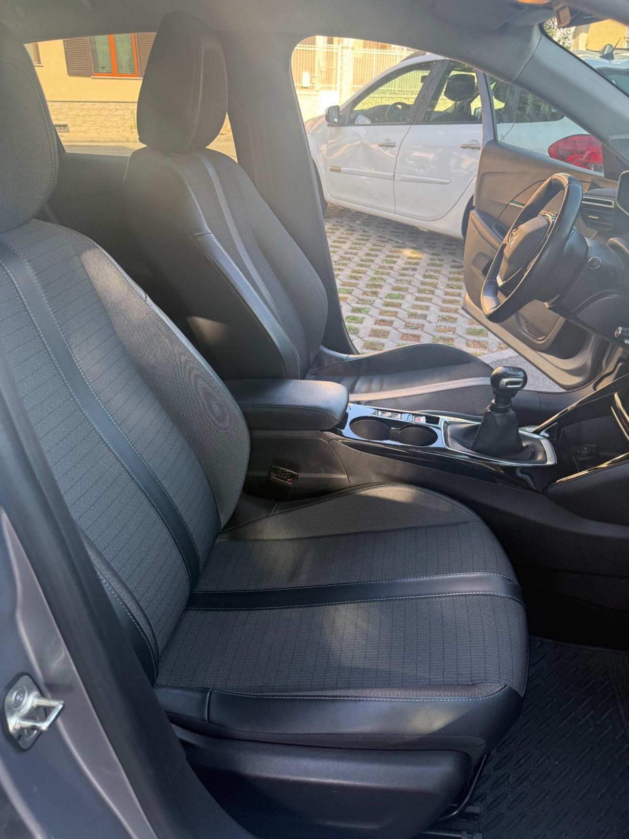 Peugeot 208 2021 virtual cockpit