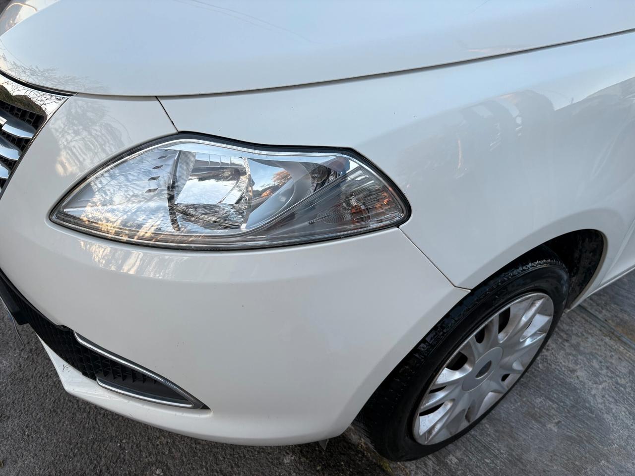 Lancia Ypsilon 1.2 69 CV 5 porte Silver