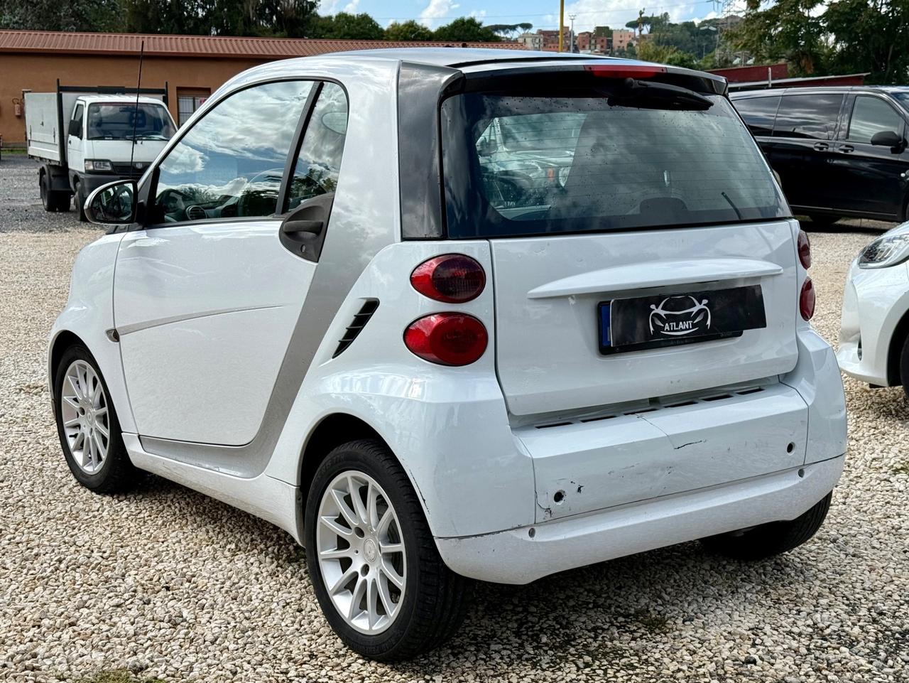 Smart ForTwo 1000 52 kW MHD coupé white tailor Made