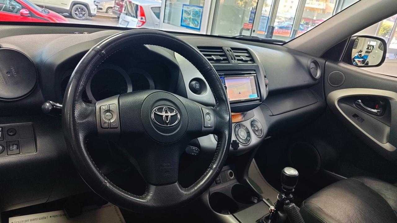 Toyota RAV4 2.2 D-4D 177 CV Luxury TETTO