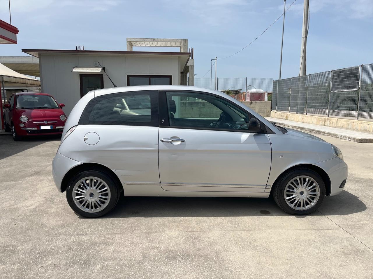 Lancia Ypsilon 1.2 69 CV Unyca