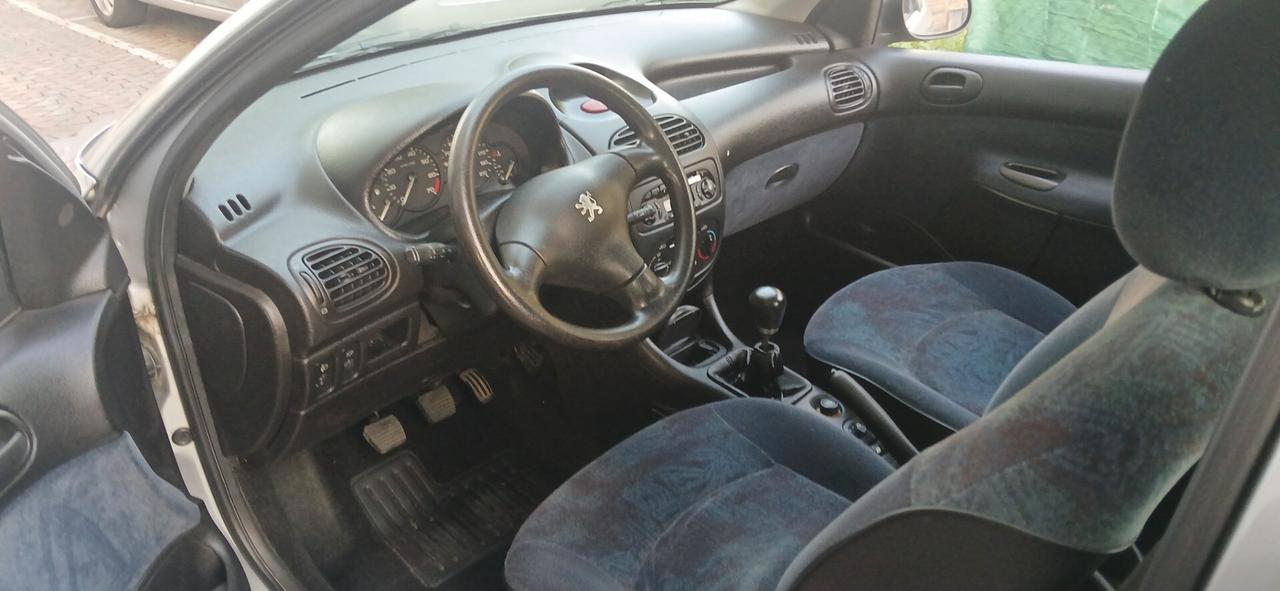 Peugeot 206 1.pochi km neopatentati
