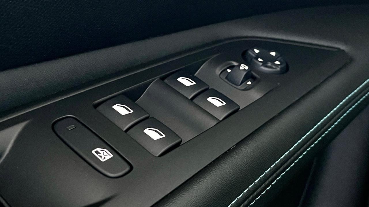PEUGEOT 3008 1.5 BLUEHDI ACTIVE BUSINESS 131CV - FULL LED, VIRTUAL COCKPIT, NEOPATENTATI