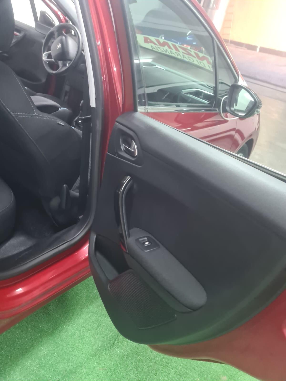 Peugeot 208 1.2 VTi 82 CV 5 porte Allure