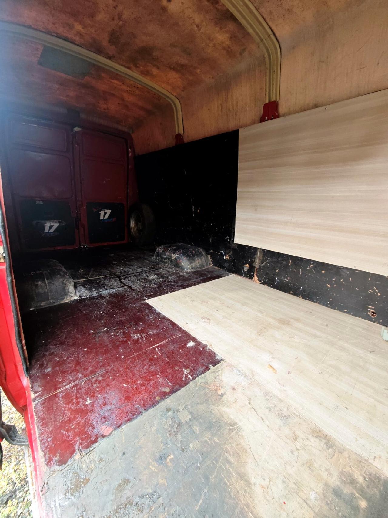 Iveco TurboDaily 35-10 furgonato 2.5cc TDI/103CV-76kW