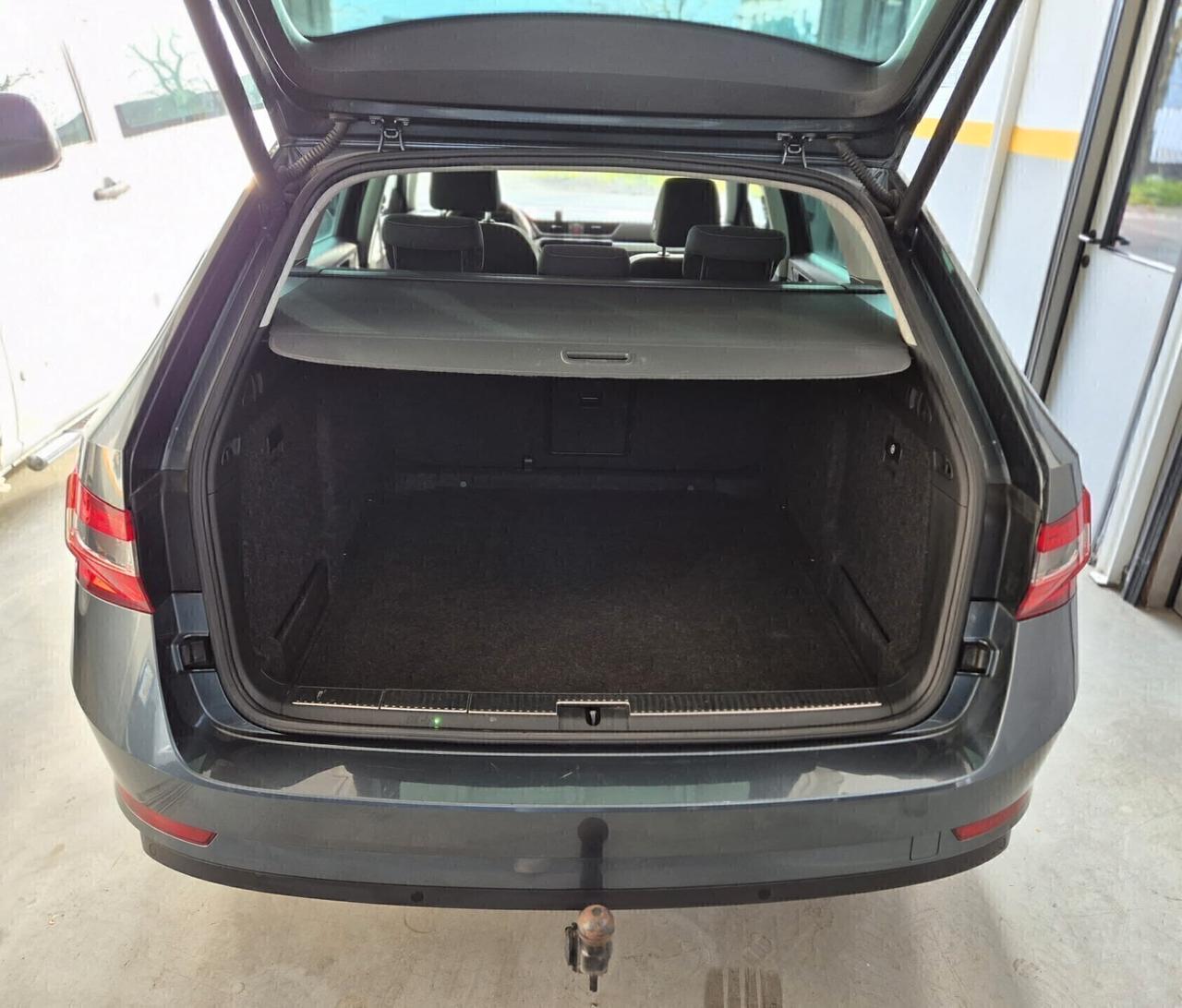 Skoda Superb 2.0 TDI EVO 150 CV SCR DSG Wagon Executive