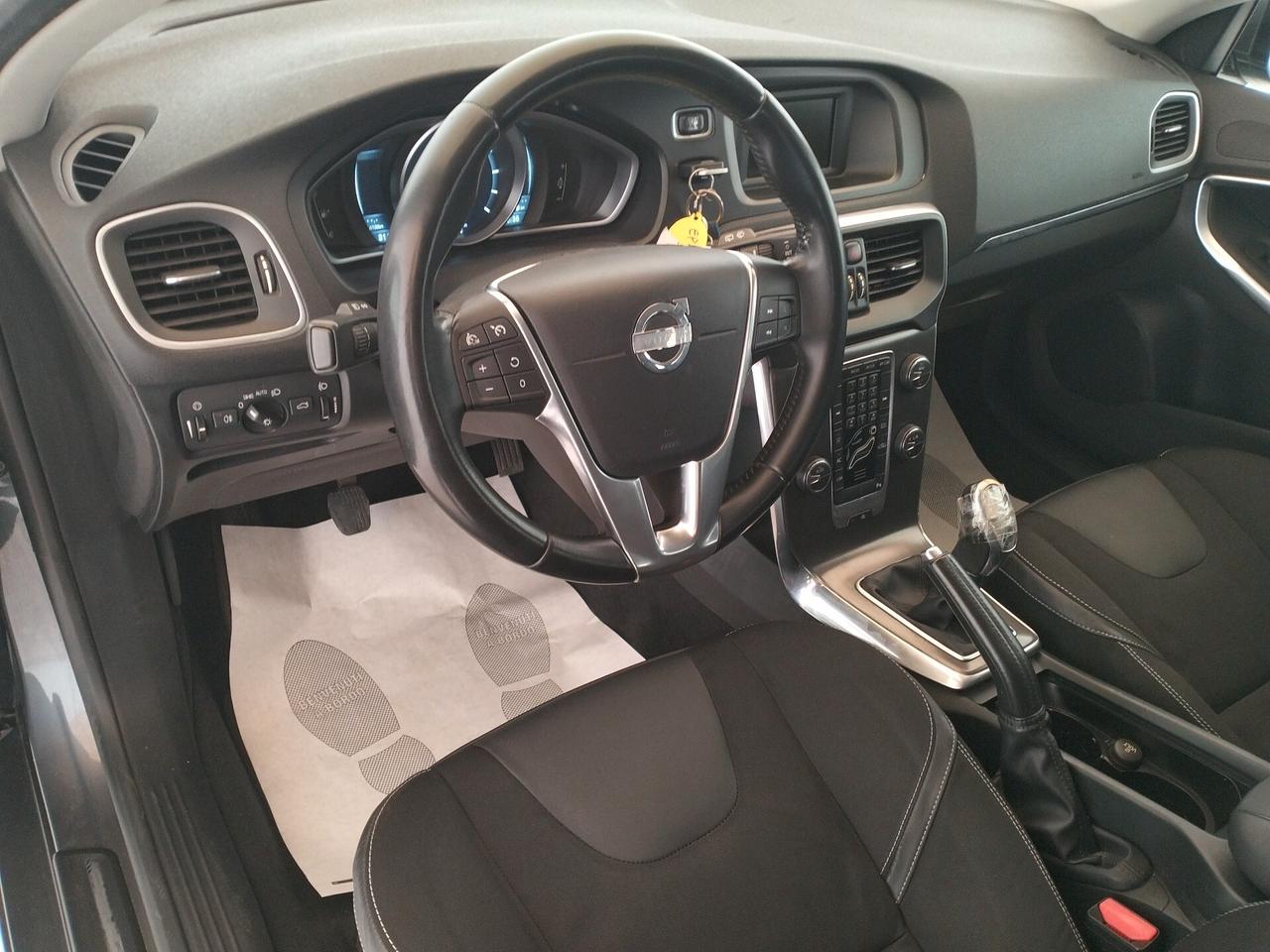 Volvo V40 D2 1.6 Momentum - NEOPATENTATI