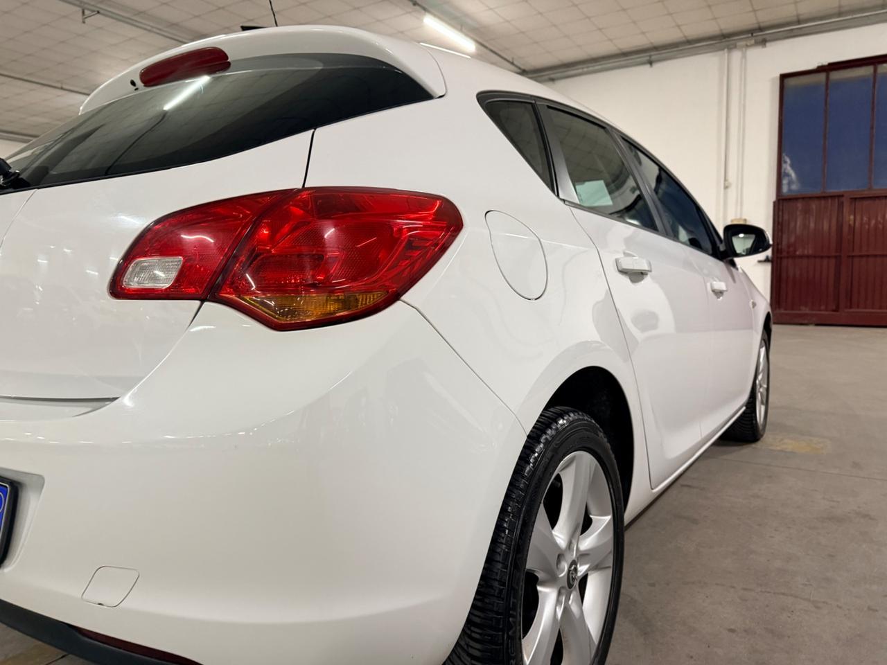 Opel Astra 1.4 100CV 5 porte Elective