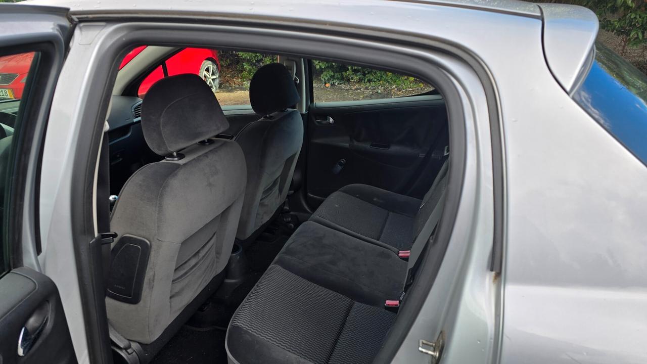 Peugeot 207 1.4 HDi 70CV 5p. XT