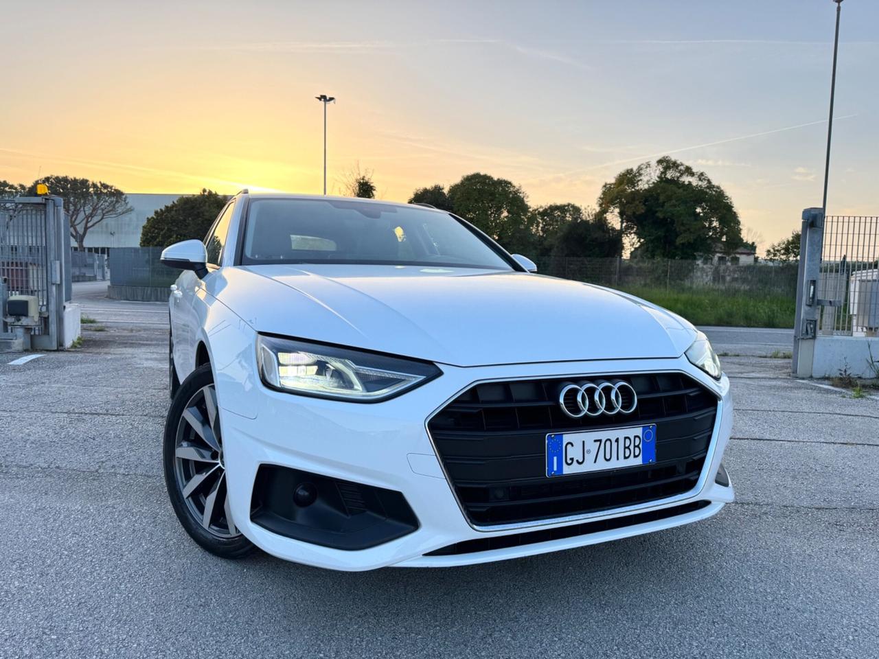 AUDI A4 2.0 Tdi Avant S-Tronic - Led 18
