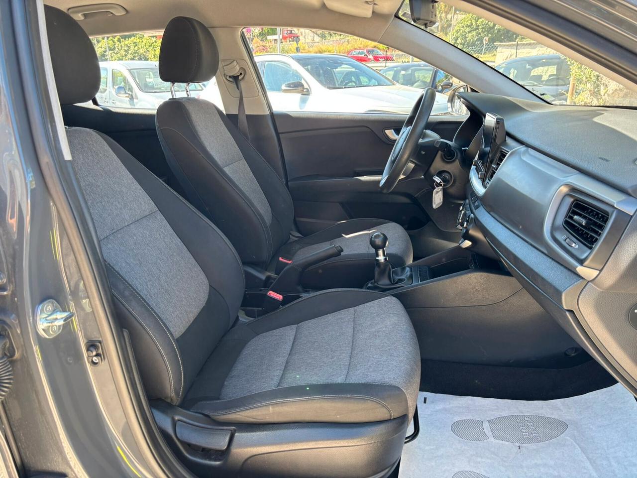 KIA STONIC 1.2 DPI - 2022
