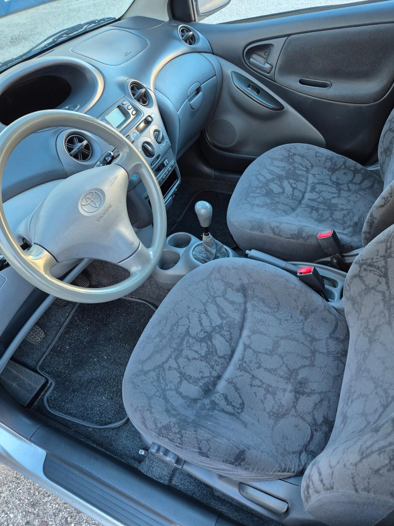 Toyota Yaris 1.0i 16V cat 5 porte