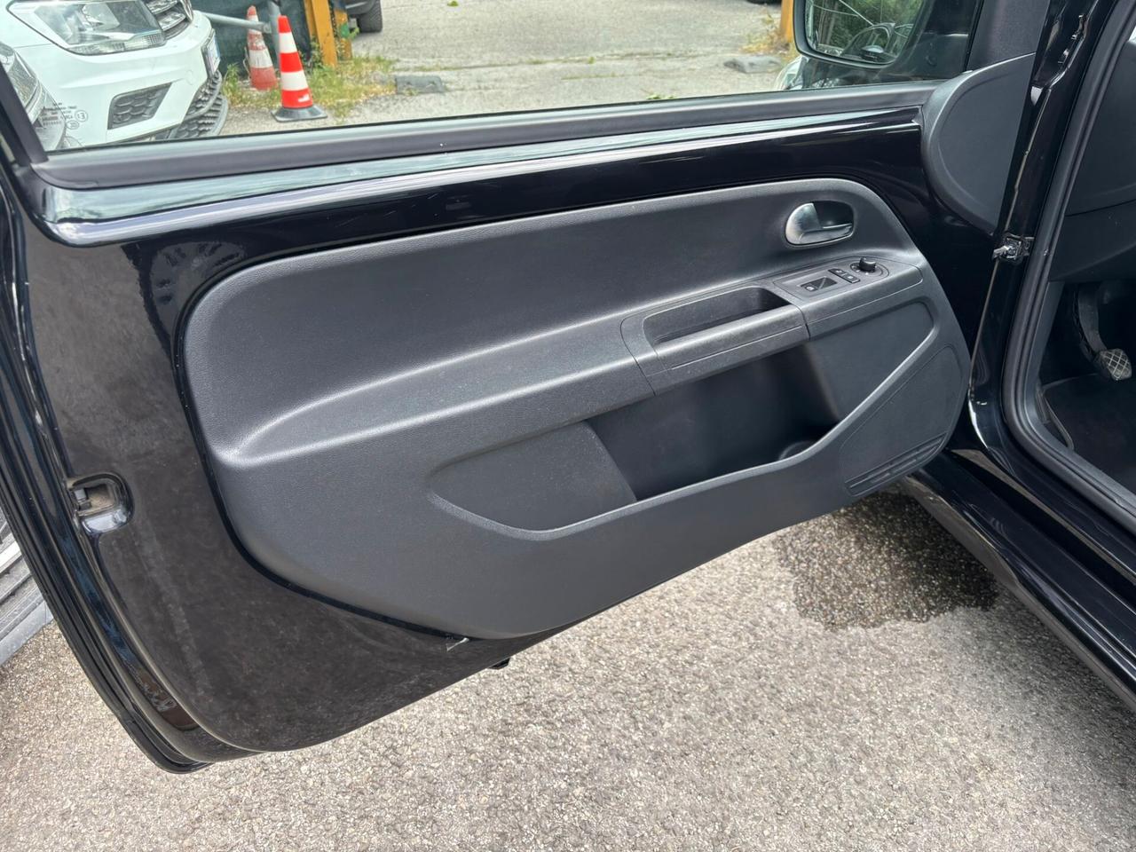 Volkswagen up! 1.0 75 CV KM 34800 OK Neopatentati