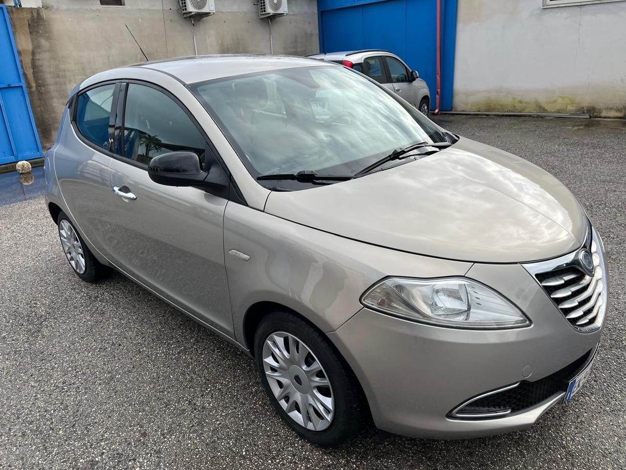 Lancia y 5P-1.2 gpl-km 130000-full-11/2011