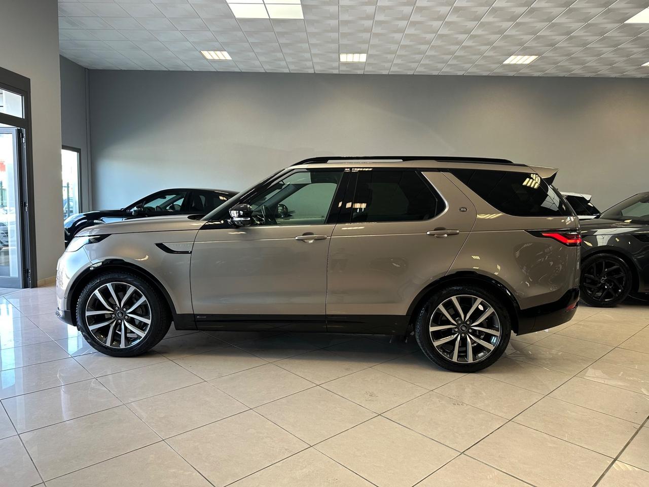 Land Rover Discovery 3.0D I6 249 CV AWD Auto R-Dynamic HSE 7 posti