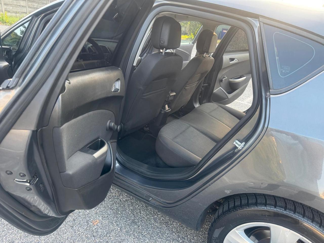 Opel Astra 1.4 100CV 5 porte Cosmo