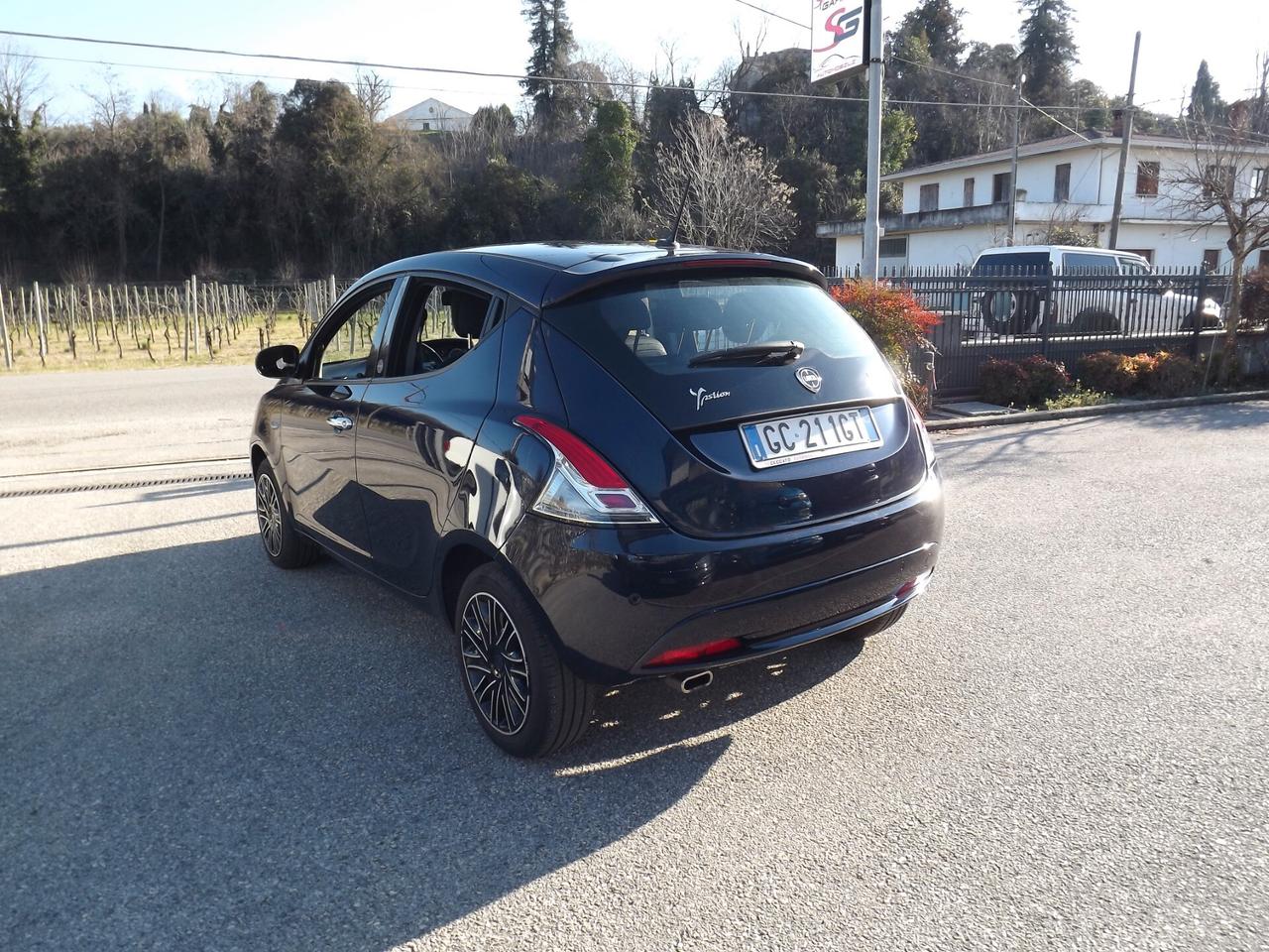 Lancia Ypsilon 1.0 hybrid ECOCHIC