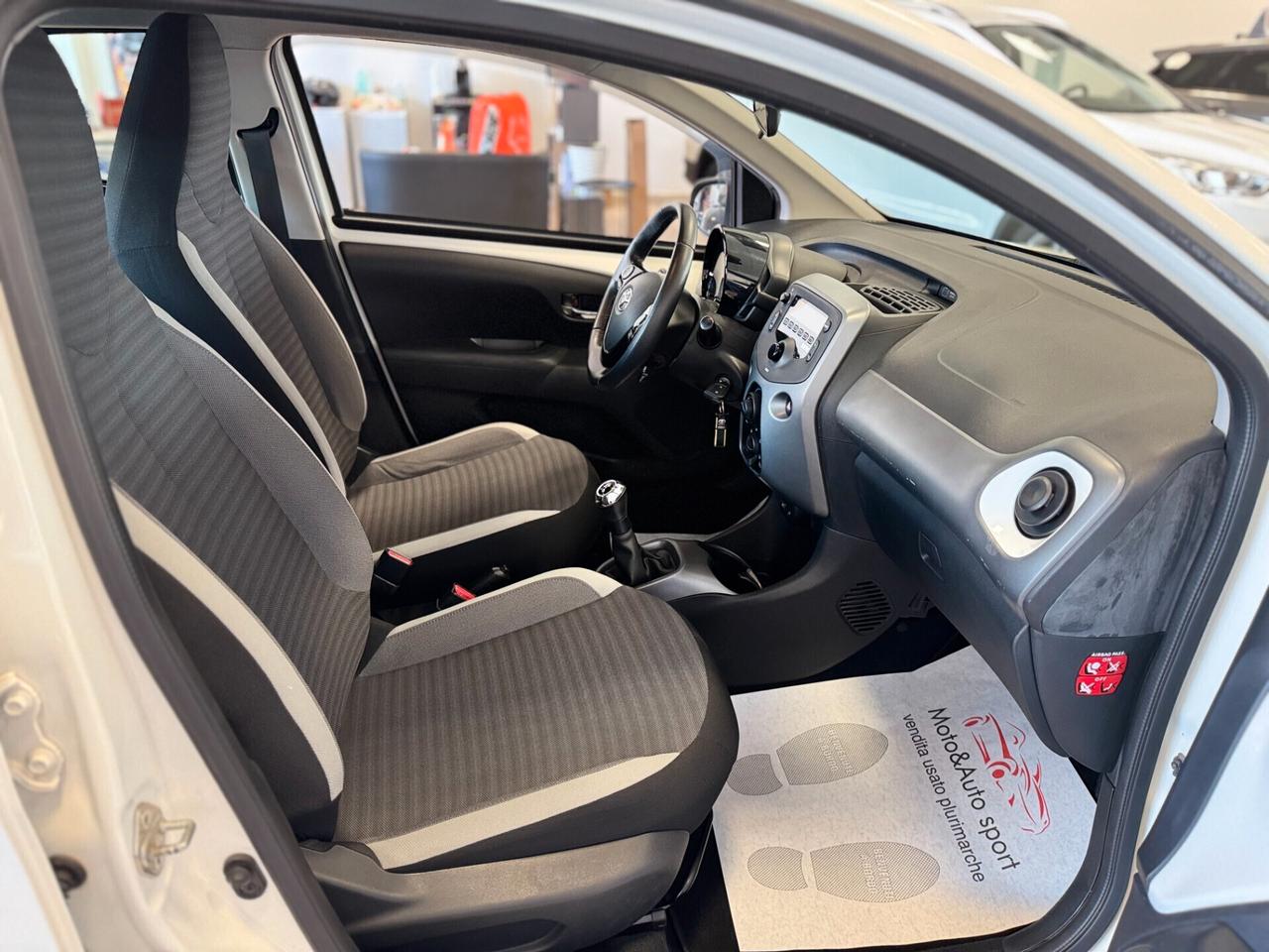 Toyota Aygo 1.0 VVT-i 72 CV 5 porte x-cite