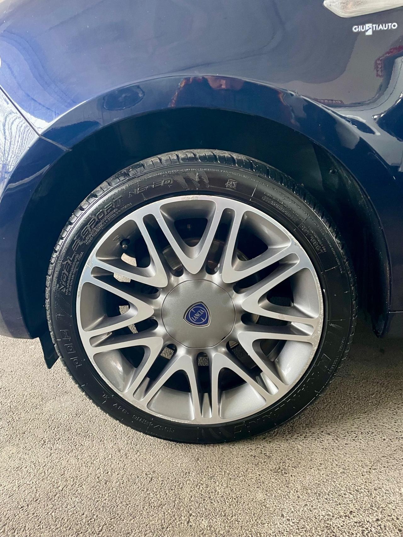 Lancia Ypsilon 1.2 69 CV 5 porte GPL Ecochic Unyca tetto nav sensori pelle