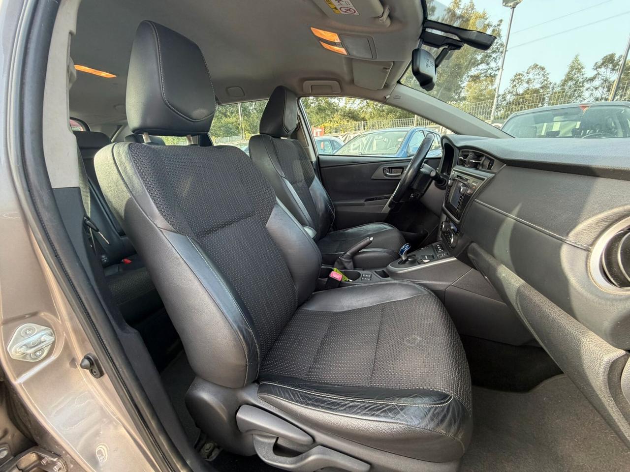 Toyota Auris Touring Sports 1.8 Hybrid Lounge