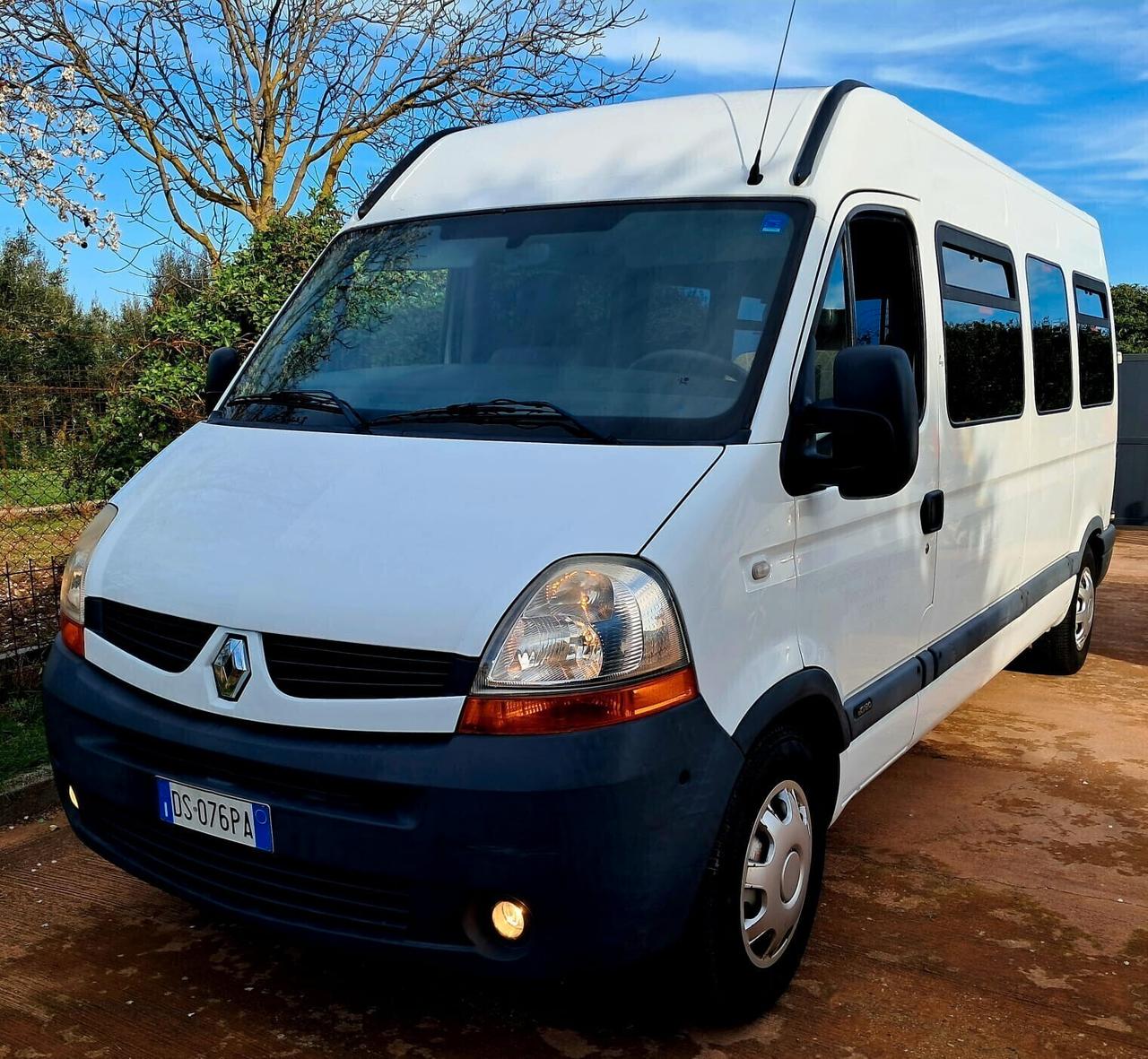 Renault Master 9 posti 4 carrozzine trasporto disabili pedana elettroidraulica