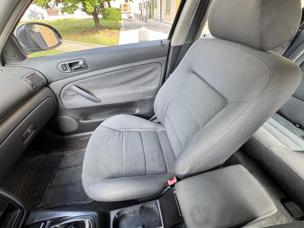 Volkswagen Passat 1.9 TDI/101 CV Var. Business