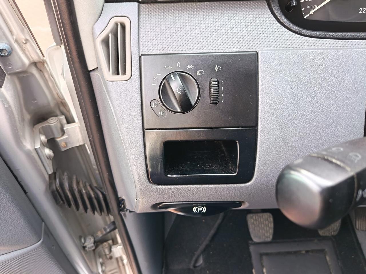 Mercedes Vito 111 cdi compact 8 sedili e gancio traino