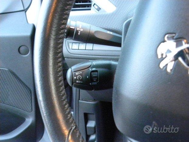 PEUGEOT 2008 1.6 BLUE Hdi NEO PATENTATI NAVI CLIMA CERCHI CRUISE CONTROL MULTIFUNZIONE