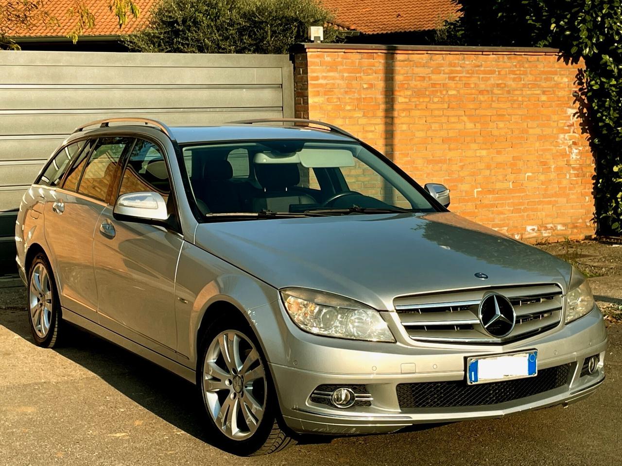 MERCEDES C220d aut.-AVANTGARDE-Pelle.Navi-FULL