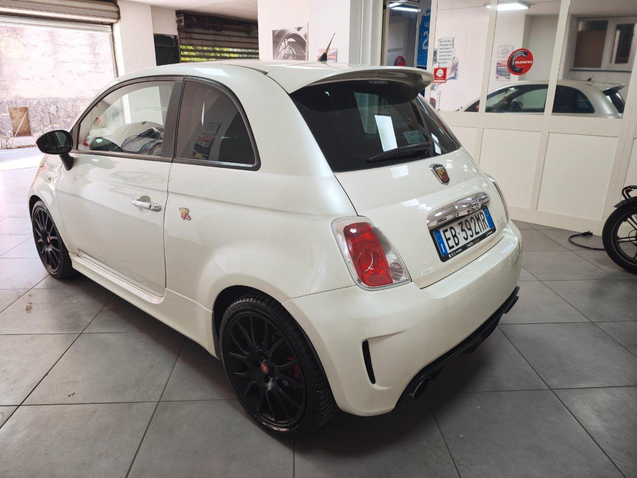 Abarth 500 1.4 16v turbo t-jet 135cv LEGGI