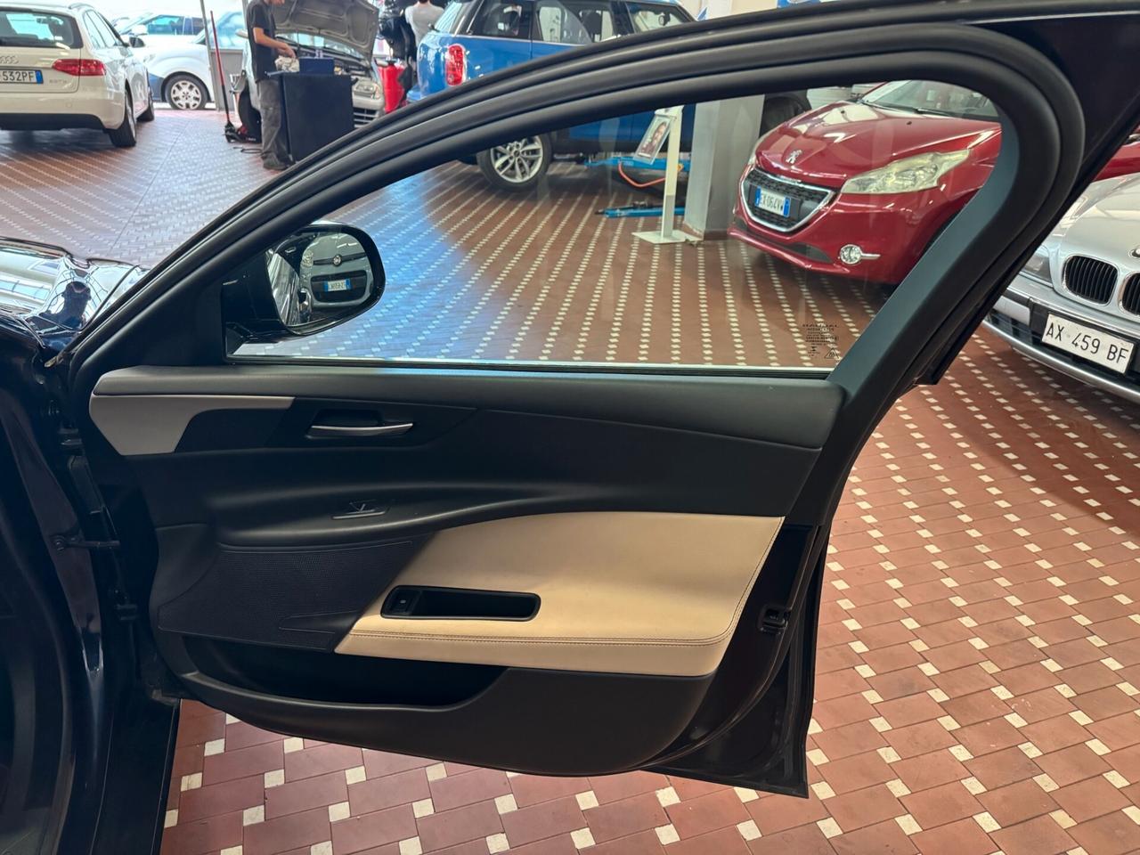 Jaguar XE 2.0 D Turbo 180 CV AWD aut. Portfolio - 4X4