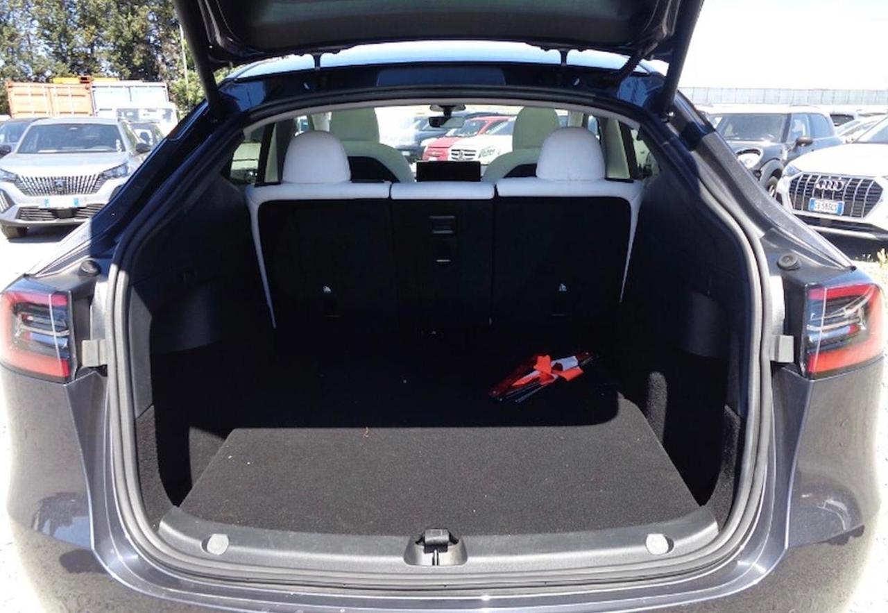 Tesla Model Y Long Range AWD