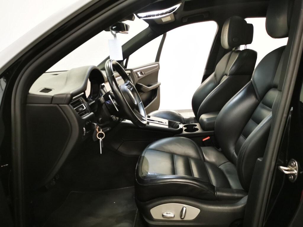 PORSCHE Macan 2.0 T