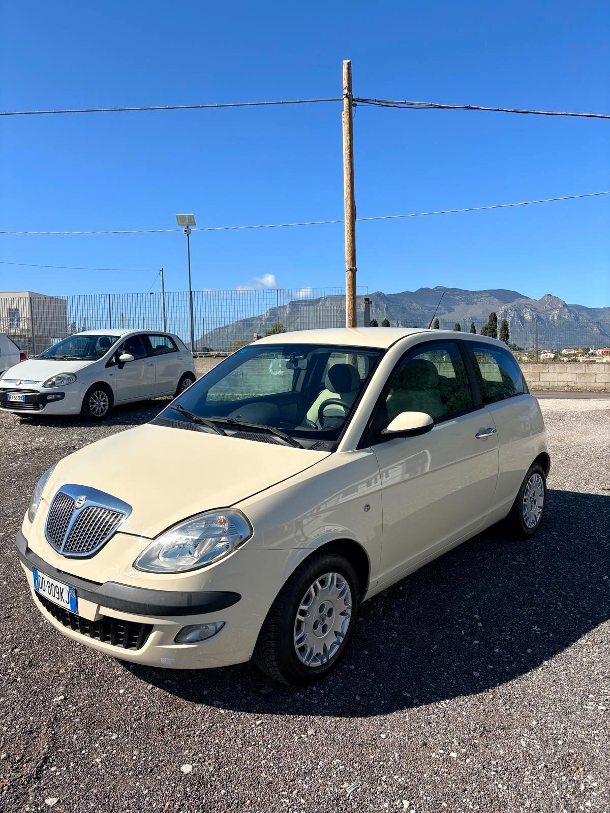 Lancia Ypsilon 1.2 Oro Giallo