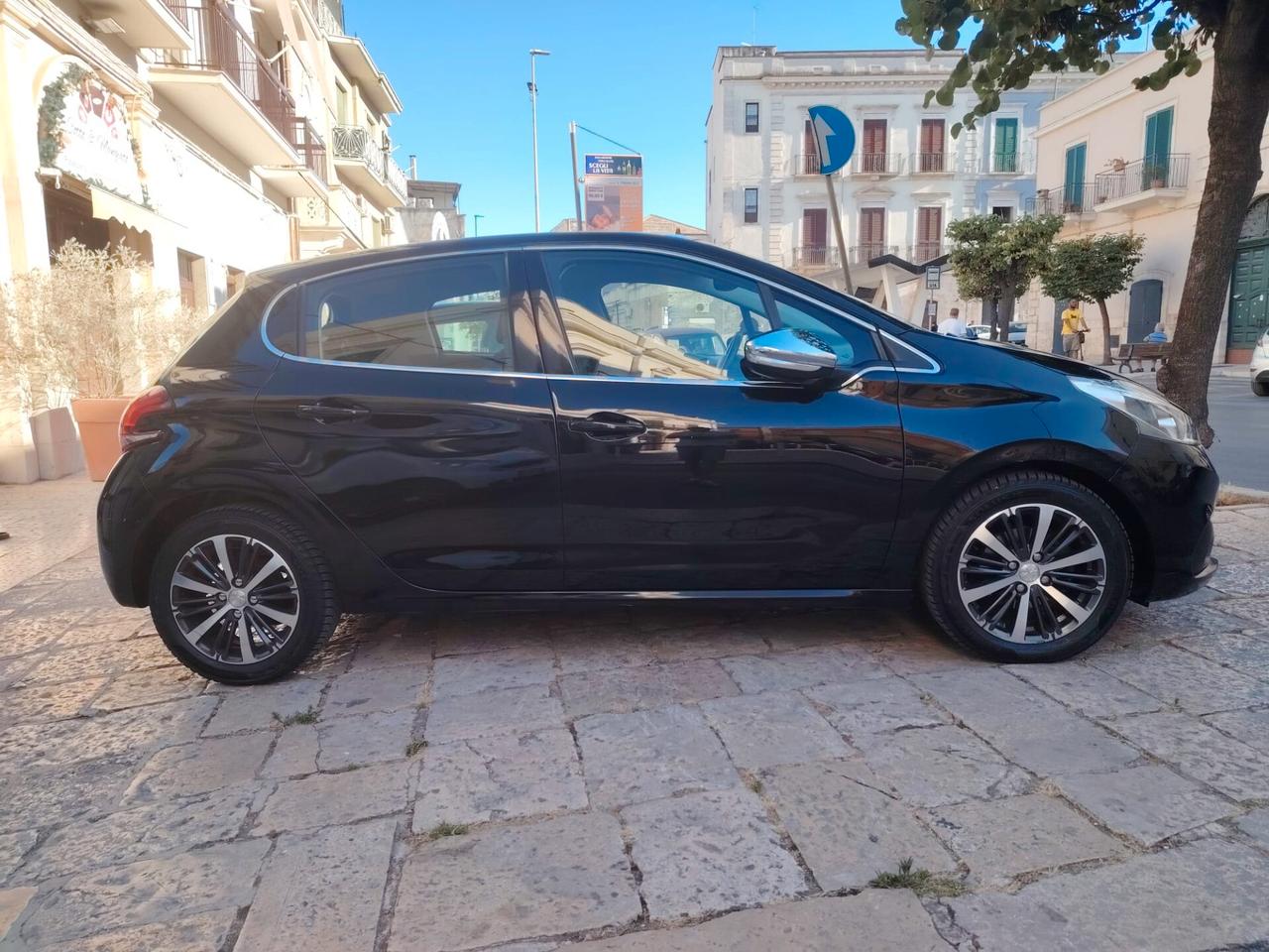 Peugeot 208 BlueHDi 75 5 porte Allure