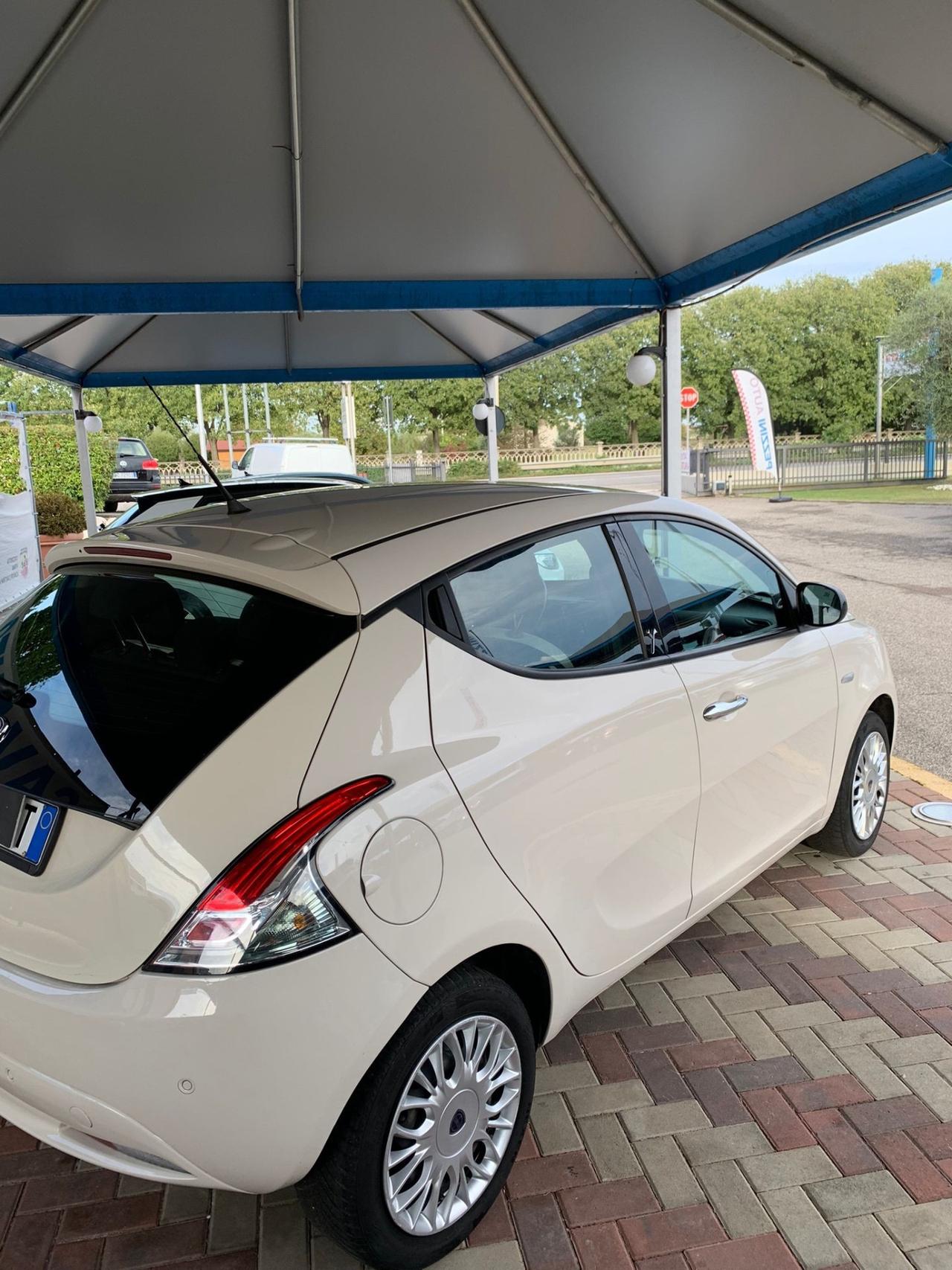 Lancia Ypsilon 1.2 69 CV 5 porte Gold stupenda 5 posti