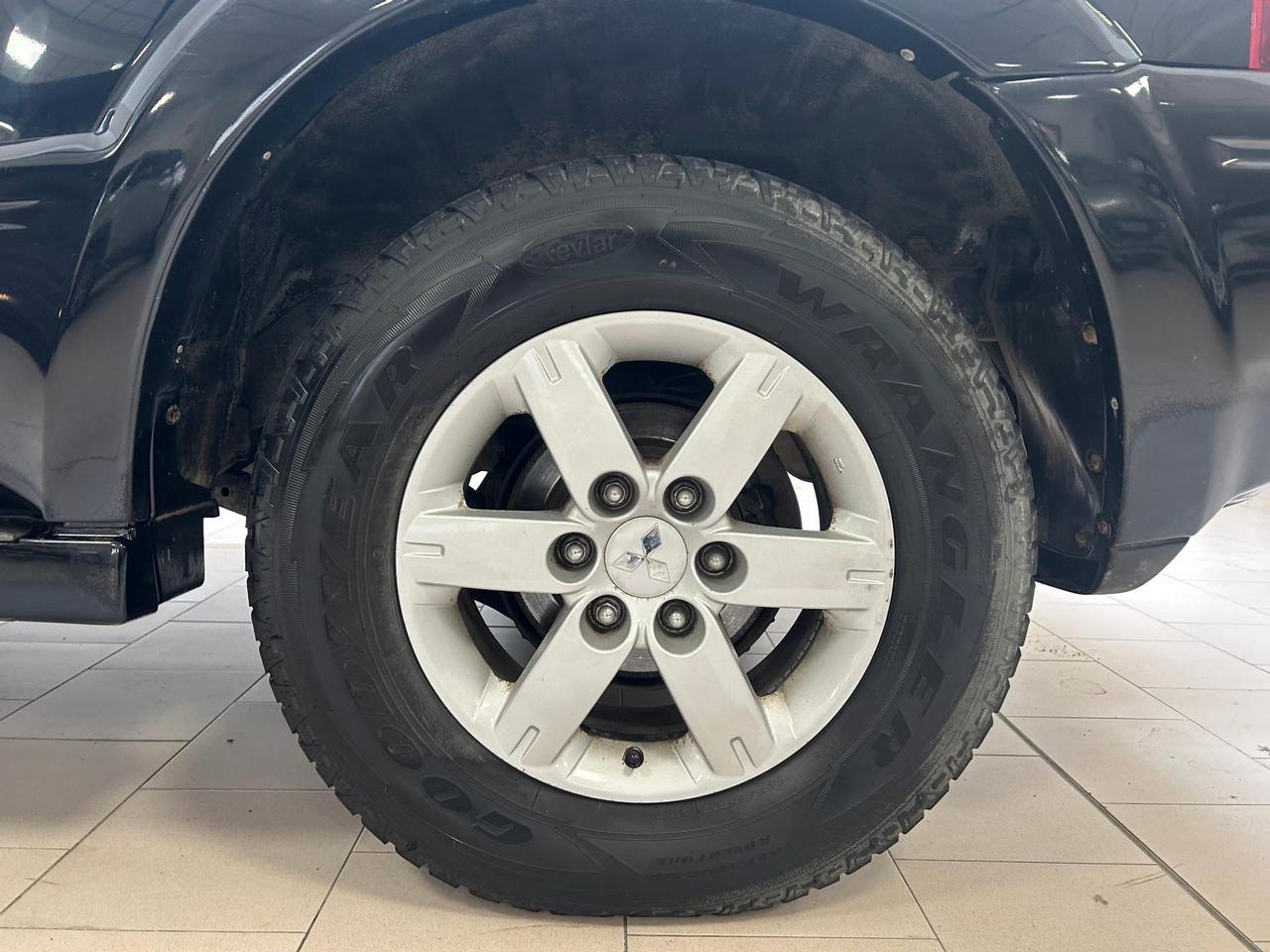 Mitsubishi Pajero 3p 3.2 tdi 16v di-d Invite