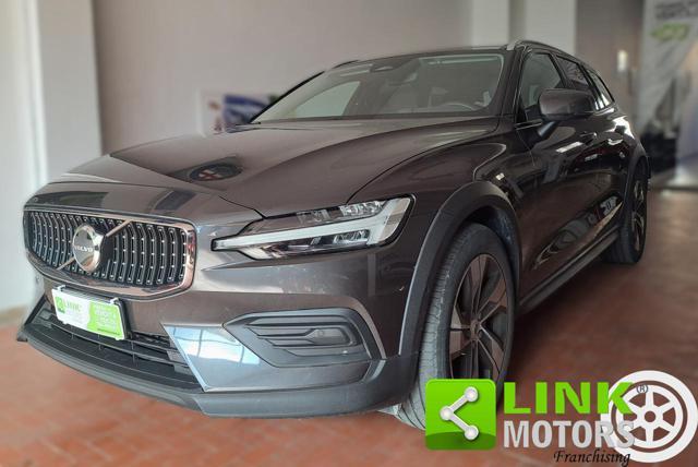 VOLVO V60 Cross Country 2.0 B4 D 211H 195 MHEV HYBRID PLUS AWD AUTOMATICA