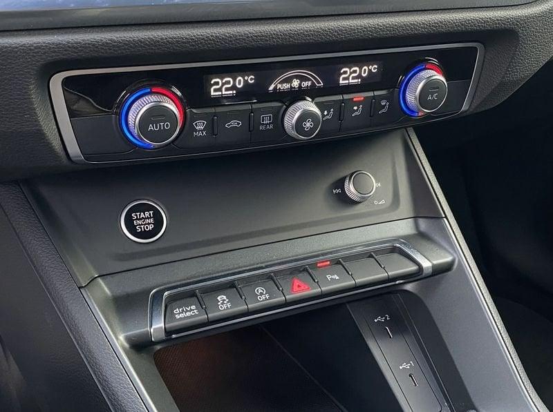 Audi Q3 S Line interno ed esterno 2.0 TDI 150CV S-Tronic 35