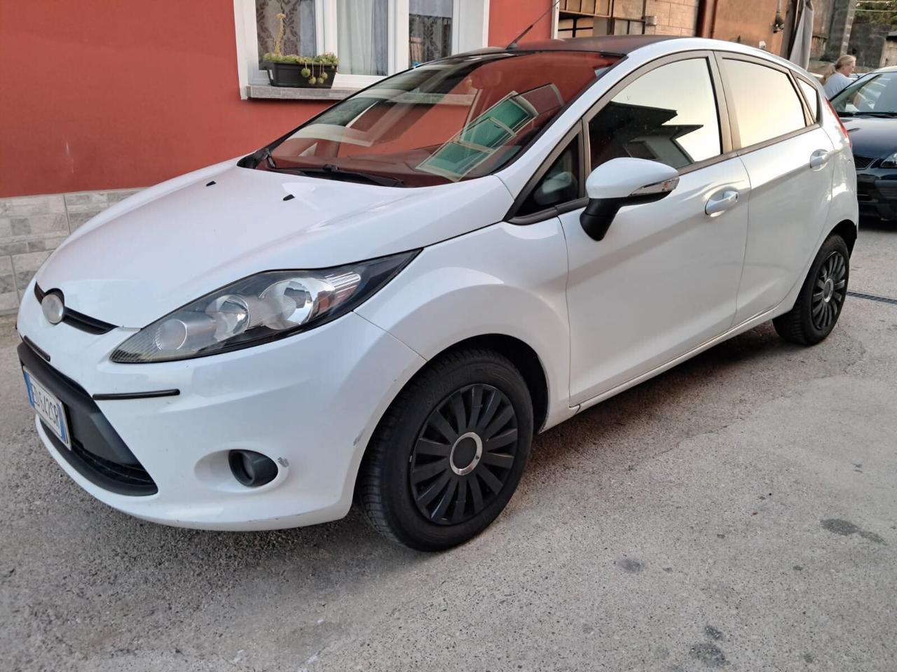 Ford Fiesta 1.4 TDCi 5p. Titanium neopatentati