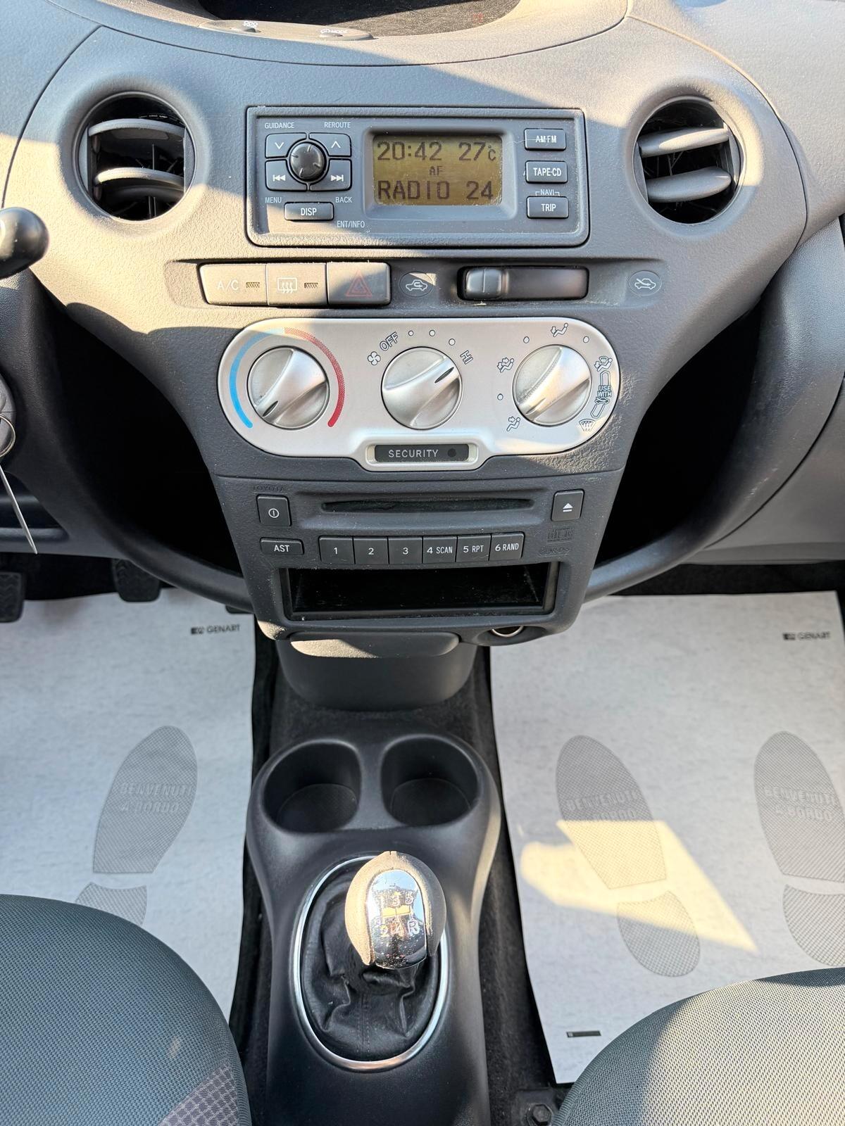 Toyota Yaris 1.4 -4D 75CV 5 PORTE SOL 2004
