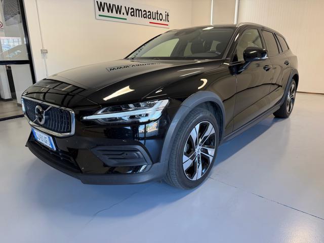 VOLVO V60 Cross Country B4 (d) AWD automatico Plus**MOTORE NUOVO**