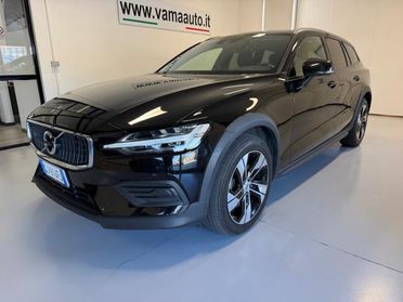 VOLVO V60 Cross Country B4 (d) AWD automatico Plus**MOTORE NUOVO**