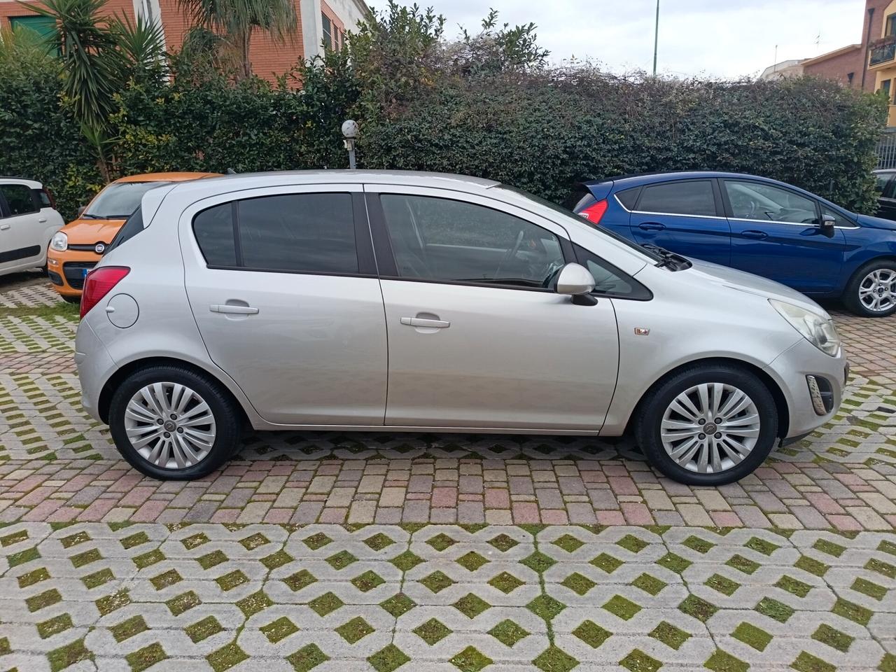 Opel Corsa 1.2 5 porte Club
