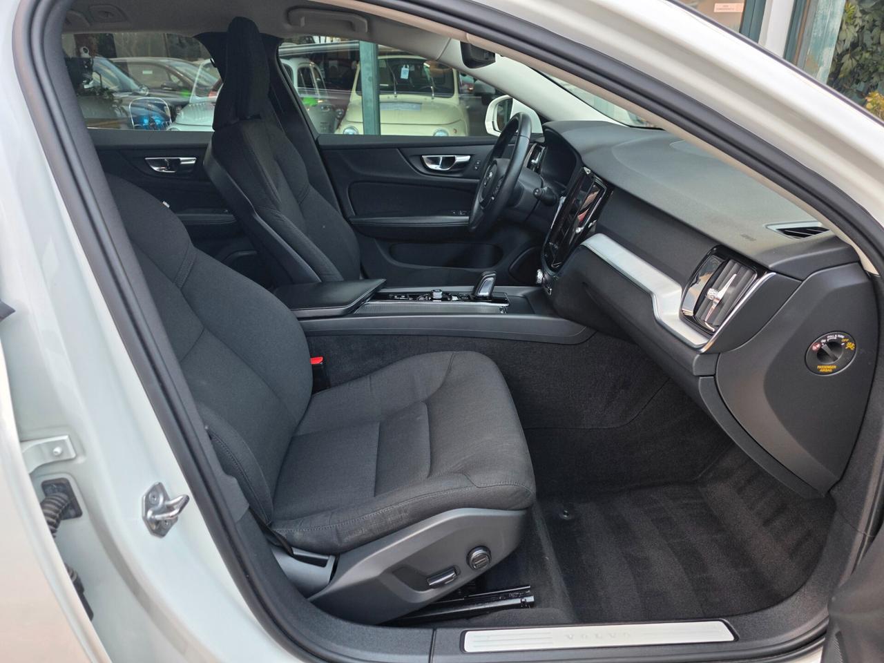 Volvo V60 B4 (d) Geartronic Momentum Business Pro